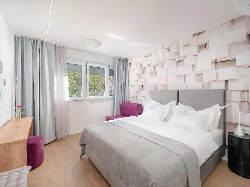 Skaline Luxury Rooms Split 4*,