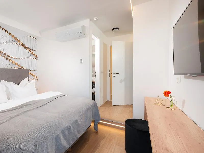 Skaline Luxury Rooms Split 4*,